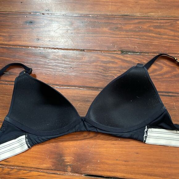 Lively wire free molded cup lined bra sz 38B - Picture 4 of 6